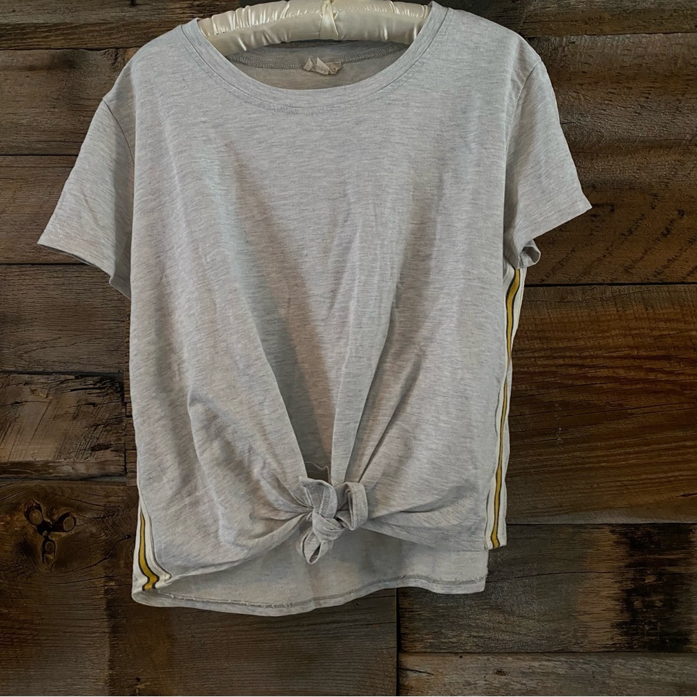 Knotted shirt